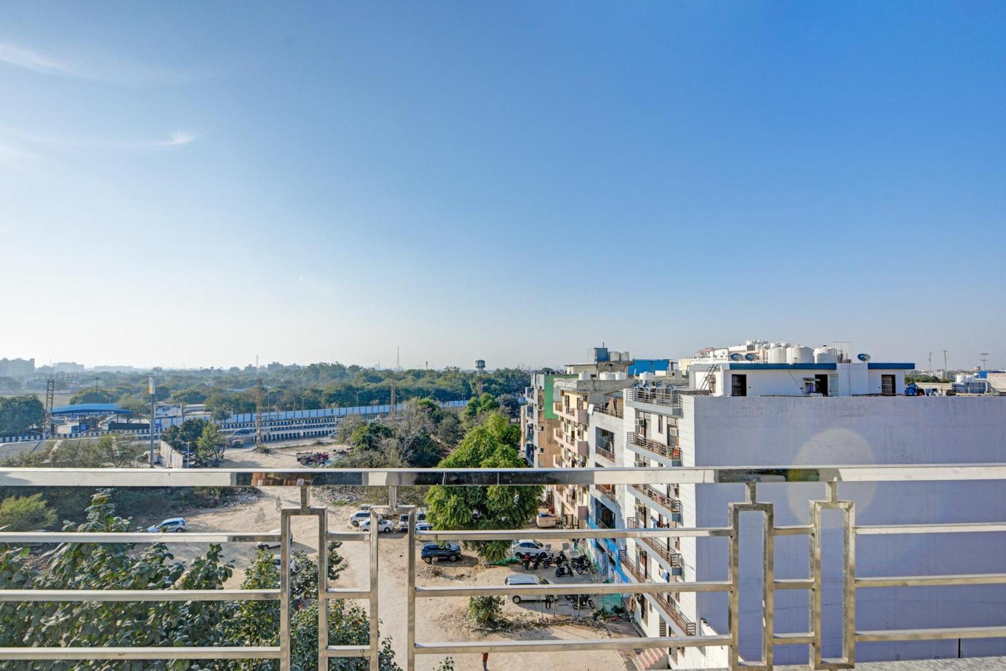 Royal Spark Inn1 - Medicity Gurugram, Near Medanta Hospital Gurgaon Bagian luar foto