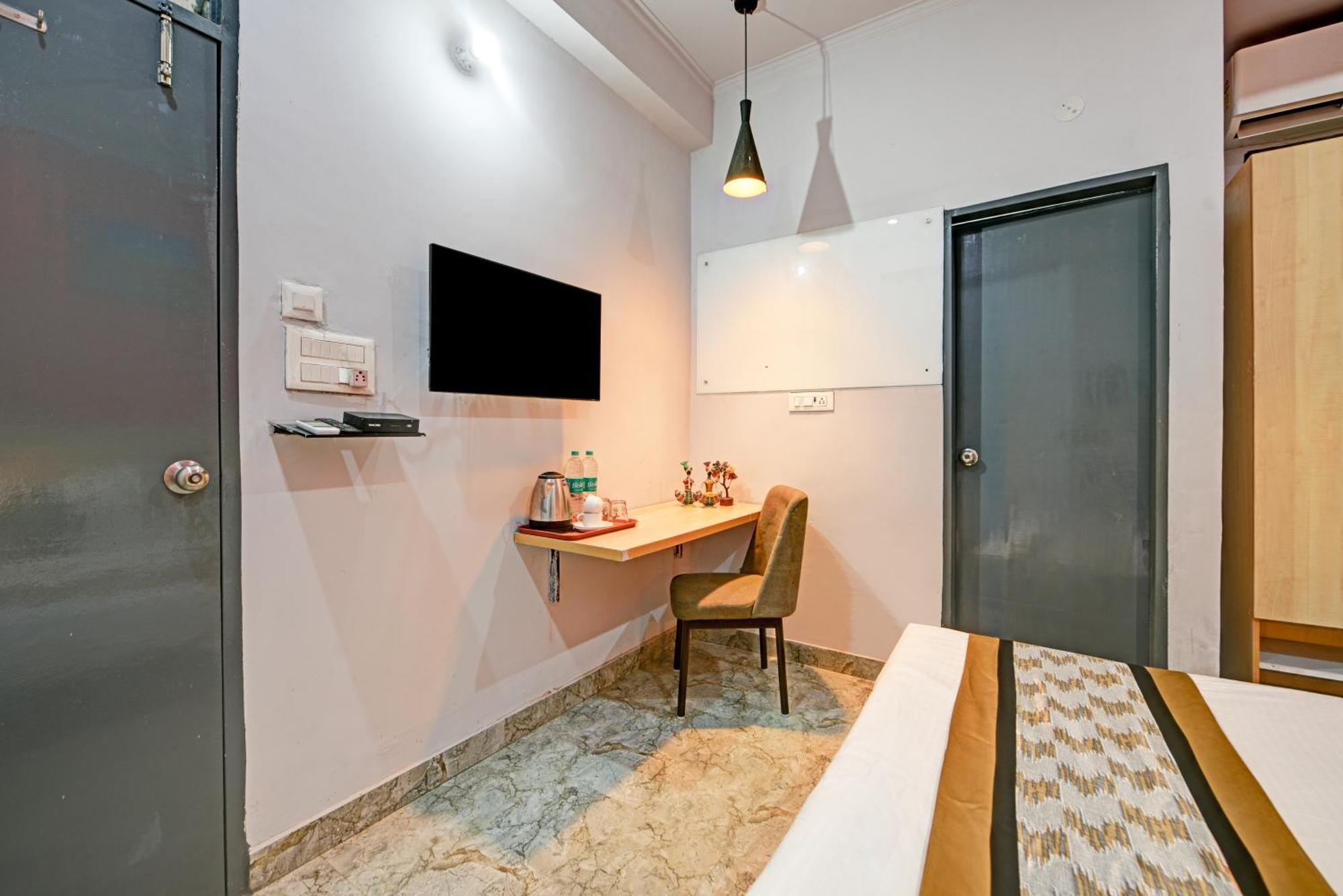 Royal Spark Inn1 - Medicity Gurugram, Near Medanta Hospital Gurgaon Bagian luar foto