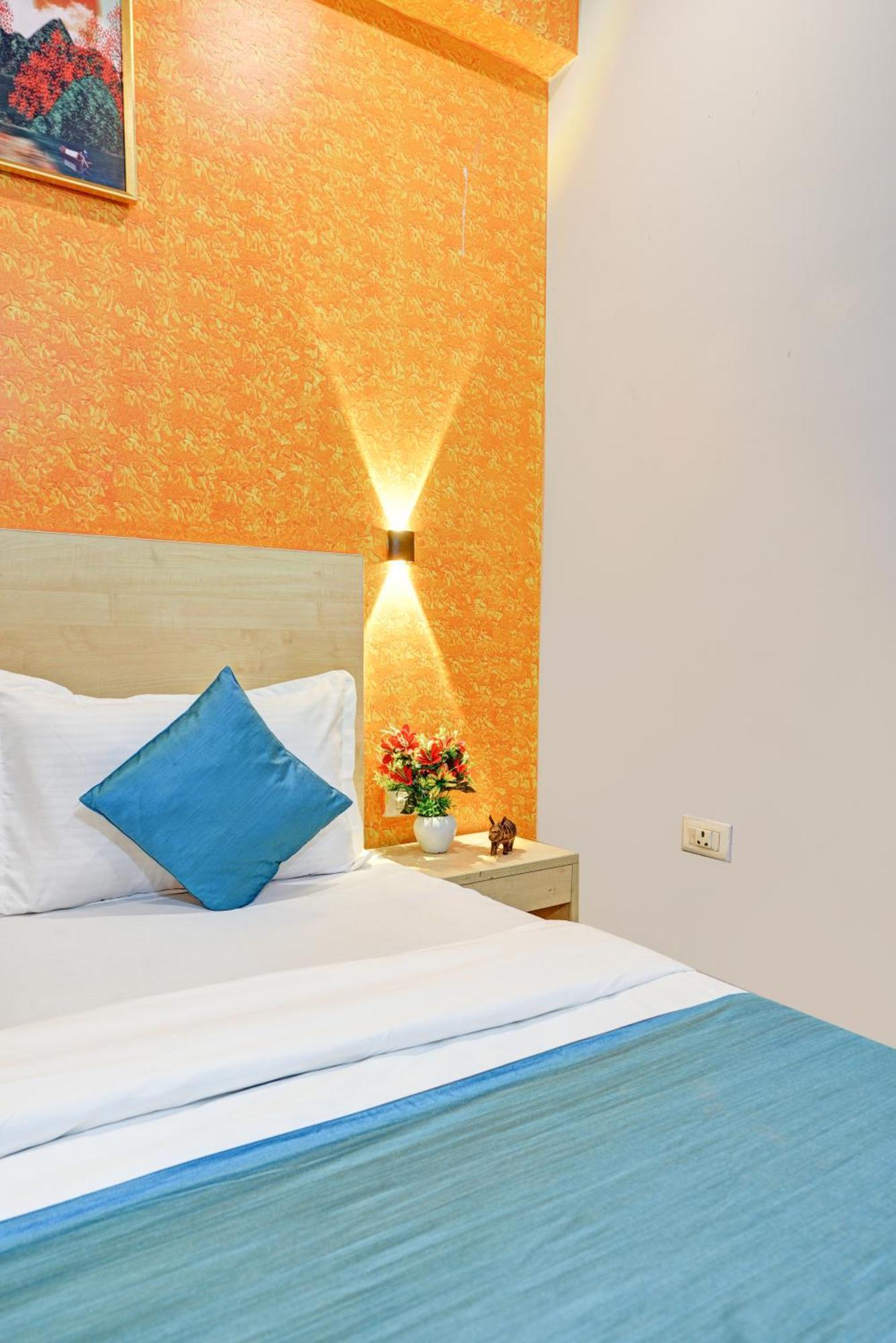 Royal Spark Inn1 - Medicity Gurugram, Near Medanta Hospital Gurgaon Bagian luar foto
